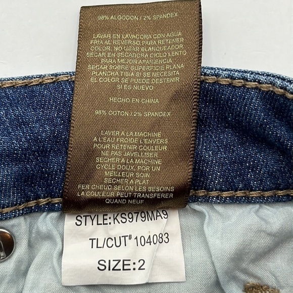 Kut From The Kloth Catherine Boyfriend Denim Short Size. 2 - Picture 11 of 16